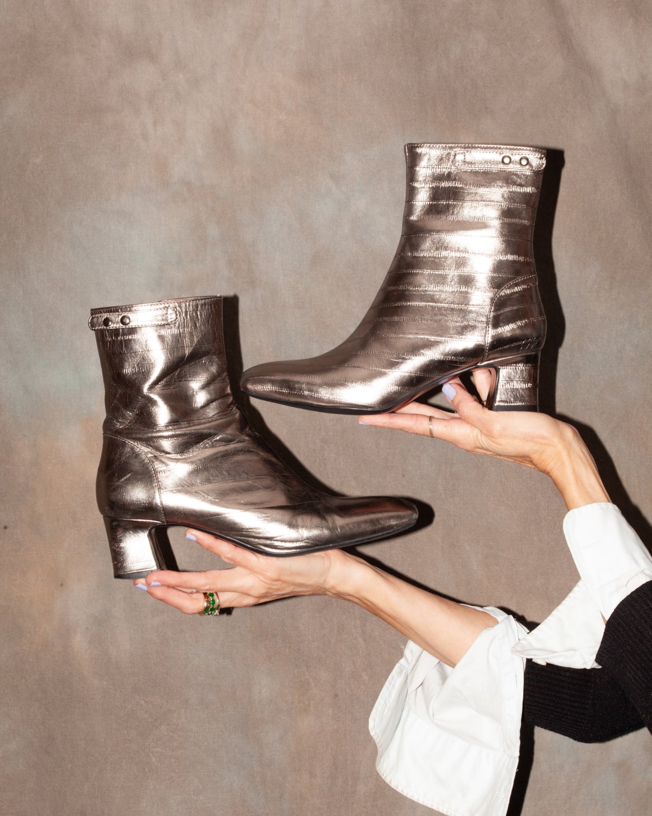 Wyn Boot in Platinum Tinsel Steel – Gini & Albert
